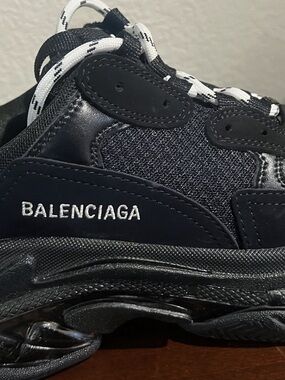 Balenciaga Men's Black Chunky Sneaker with White Laces